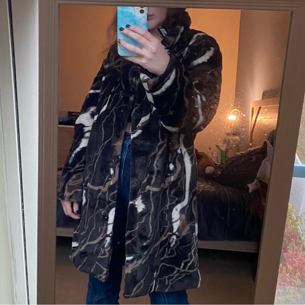 Tall Alloy Apparel Faux fur coat S/M - Picture 9 of 13